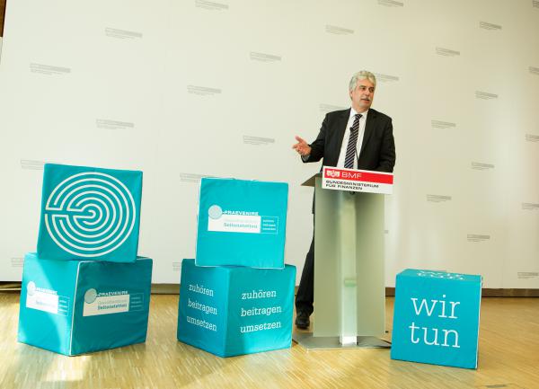 /Finanzminister-Dr-Hans-Joerg-Schell