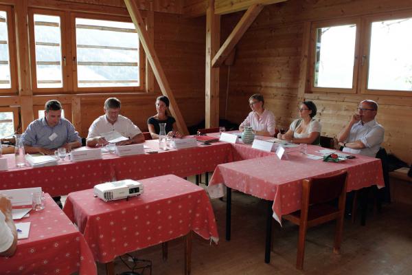 /Gipfelgespraech-auf-der-Schafalm-in-1