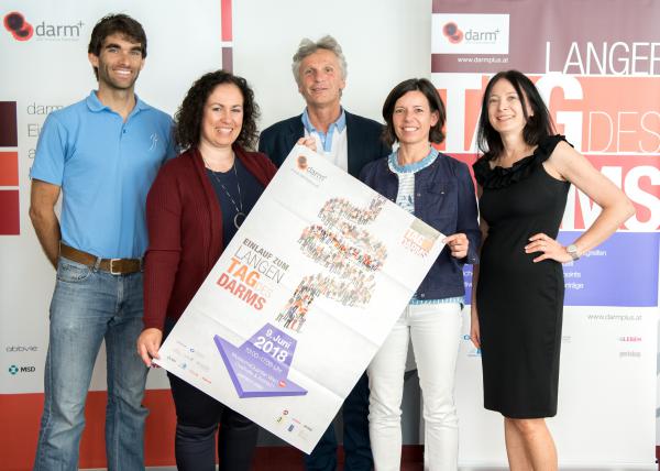 /Gruppenfoto-zur-Pressekonferenz-des-