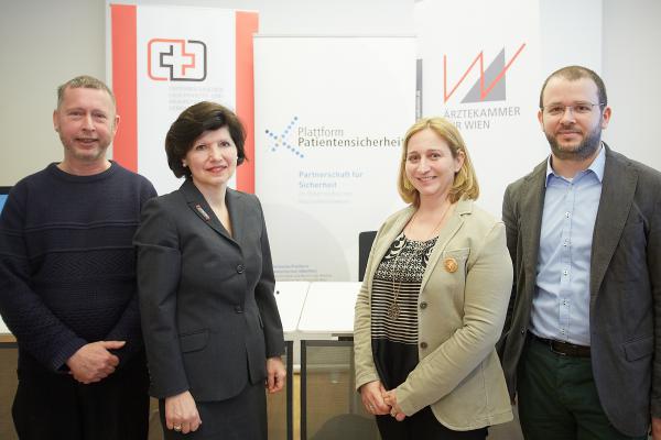 /Speaker-der-Pressekonferenz-